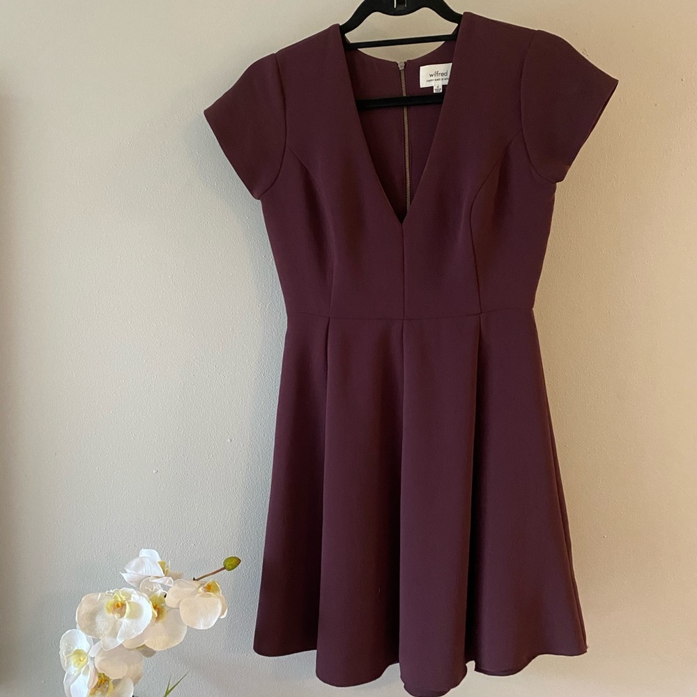 Wilfred by Aritzia V neck mini dress
